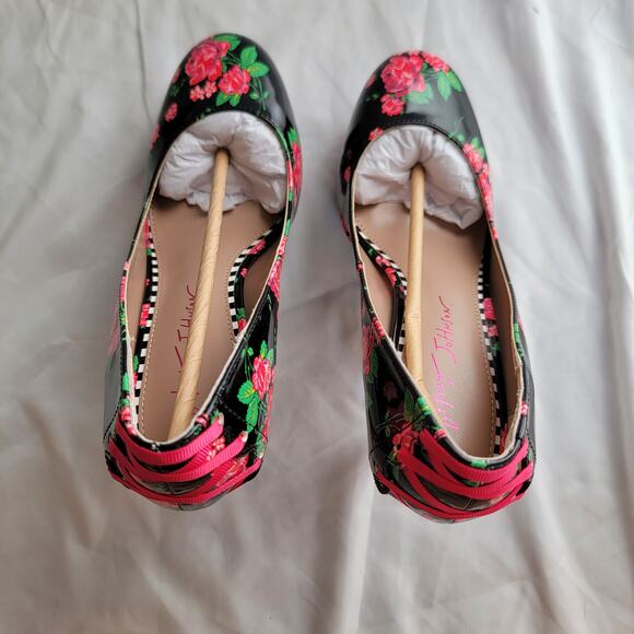 Betsey Johnson Black and Pink Floral Heels - Picture 14 of 14
